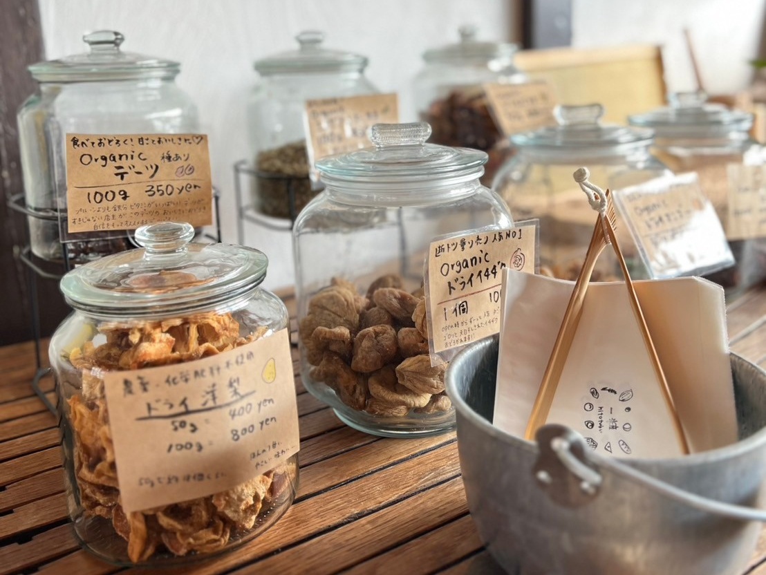 一粒の量り売りドライフルーツの画像